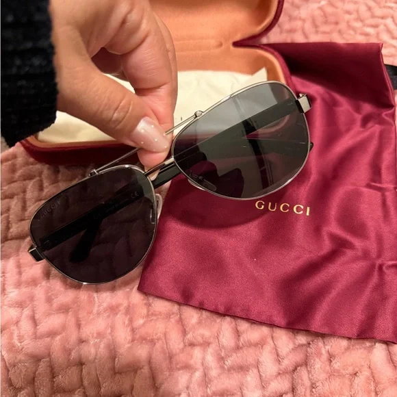 Gucci Black Metal Aviator Sunglasses - Picture 4 of 4